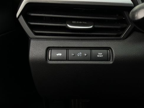 Used 2025 Nissan Altima 2.5 SV image 22