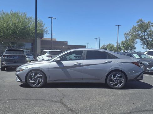 Certified 2025 Hyundai Elantra SEL FWD image 3