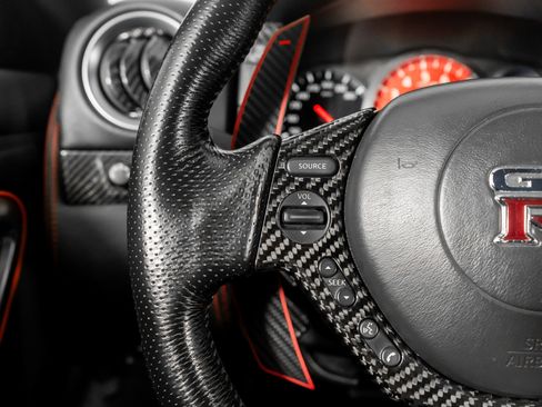 Used 2009 Nissan GT-R Premium image 43