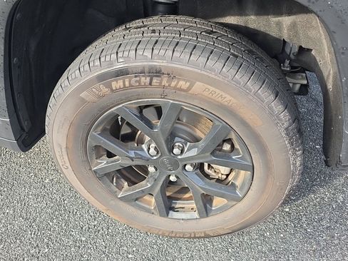 Used 2024 Jeep Grand Cherokee L Altitude AWD/4WD image 8