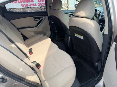 Used 2014 Hyundai Elantra SE FWD image 10