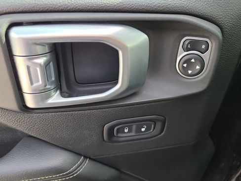 Used 2020 Jeep Wrangler Unlimited Sahara AWD/4WD image 18