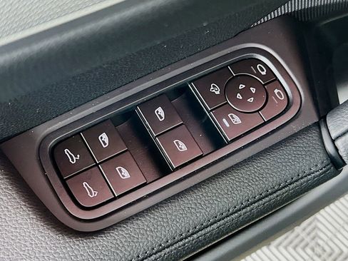 New 2026 Porsche Cayenne Base image 20