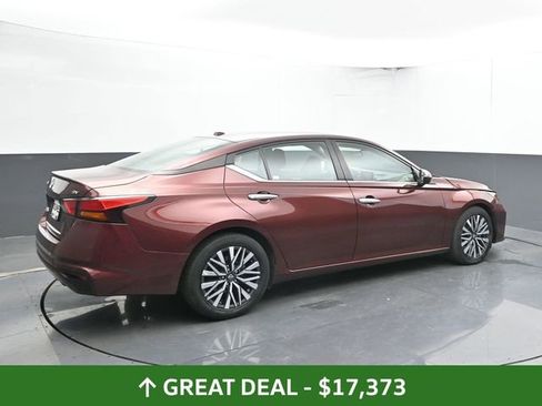 Used 2023 Nissan Altima 2.5 SV FWD image 2