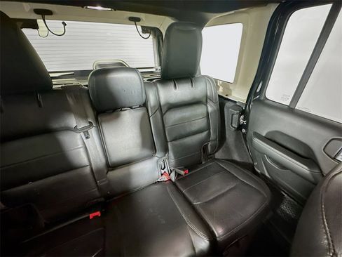 Used 2020 Jeep Wrangler Unlimited Sahara image 14