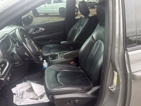 Used 2021 Chrysler Pacifica Touring-L w/ Premium & Safety Sphere Group image 10