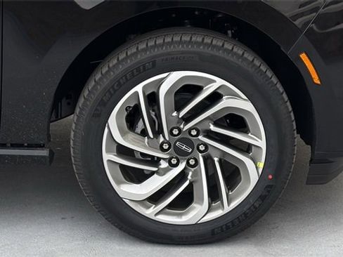 New 2025 Lincoln Navigator L Reserve image 4