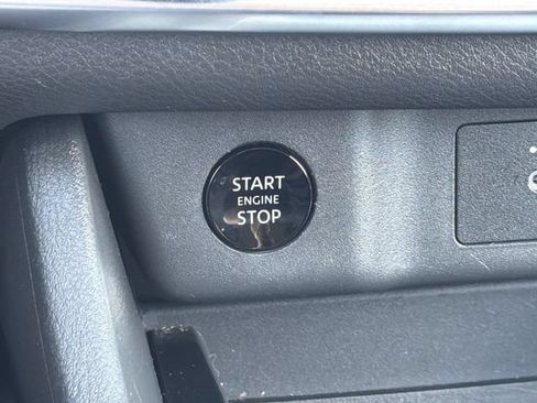 Used 2025 Nissan Rogue SV FWD image 18