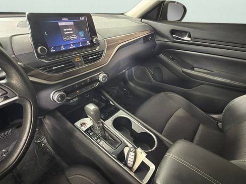 Used 2024 Nissan Altima 2.5 SV FWD image 19