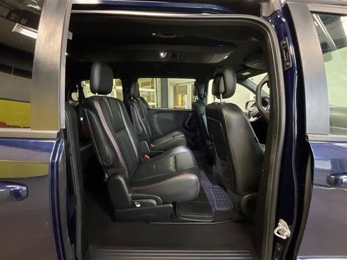 Used 2017 Dodge Grand Caravan GT image 19