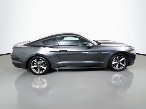 Used 2017 Ford Mustang Coupe RWD image 3