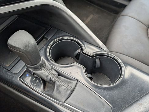 Used 2019 Toyota Camry LE FWD image 19