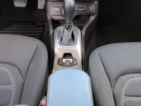 Used 2022 Jeep Renegade Latitude w/ Convenience Group AWD/4WD image 19