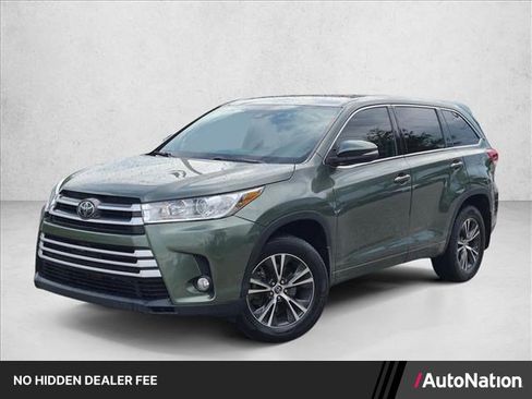 Used 2018 Toyota Highlander Plus FWD image 1
