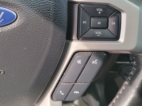 Used 2022 Ford F250 Lariat w/ Black Appearance Package image 19