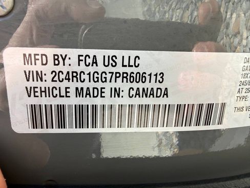 Used 2023 Chrysler Pacifica Limited FWD image 47