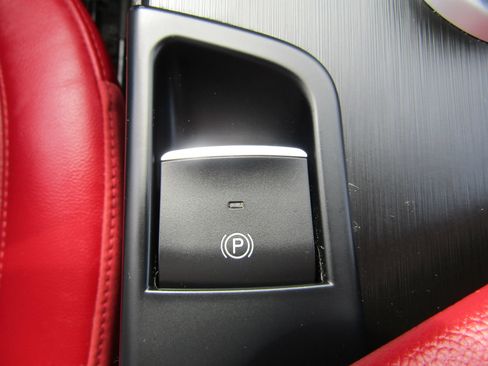 Used 2018 Alfa Romeo Giulia AWD image 32