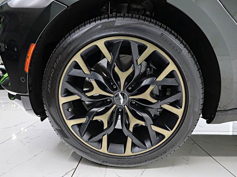 Used 2021 Aston Martin DBX AWD/4WD image 50