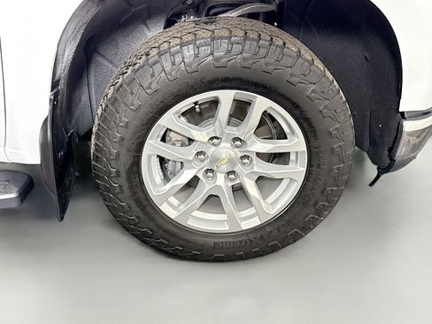 Used 2020 Chevrolet Silverado 1500 LTZ w/ LTZ Convenience Package AWD/4WD image 31