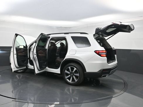 Used 2024 Honda Pilot Elite image 41