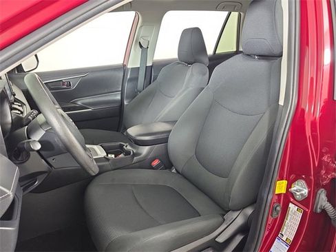 Used 2020 Toyota RAV4 LE image 16