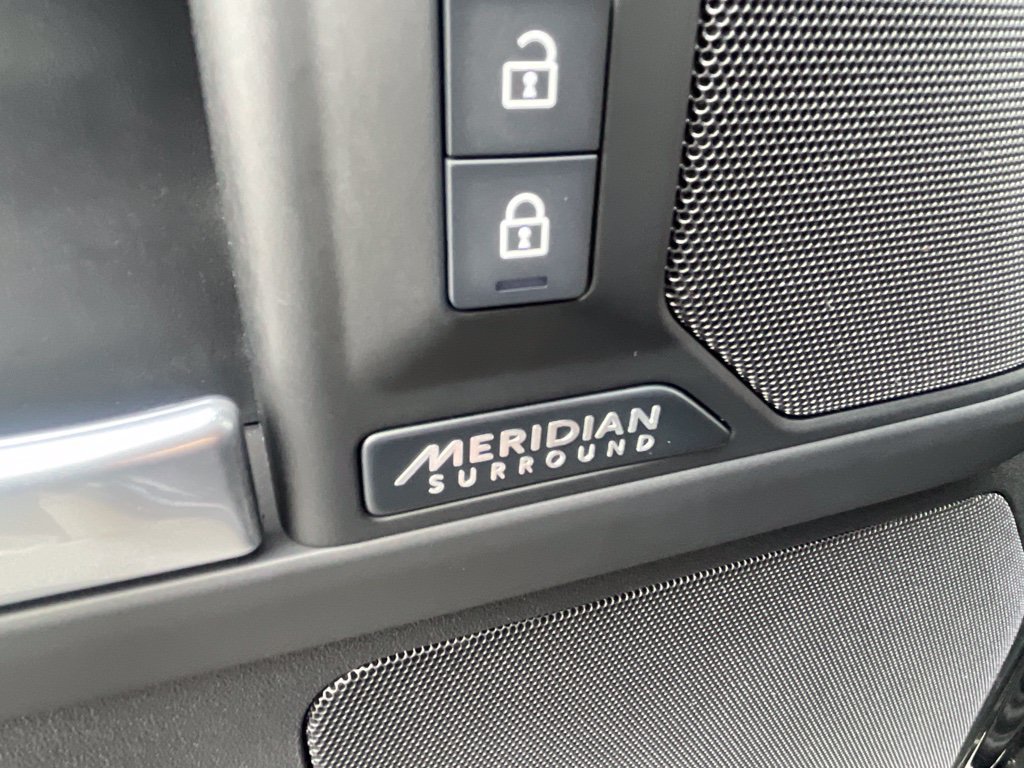 Used 2025 Land Rover Defender 130 X-Dynamic SE AWD/4WD image 12
