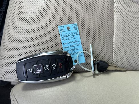 Used 2018 Lincoln Continental Select image 29