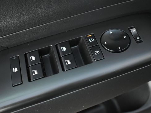 Used 2025 Hyundai Kona SEL image 13