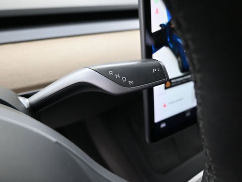 Used 2021 Tesla Model Y Long Range image 19