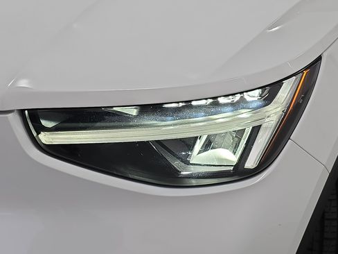 Used 2023 Volvo XC40 B4 Ultimate w/ Protection Package Premier image 31