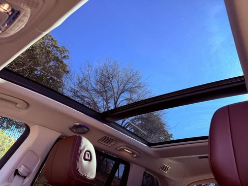 Used 2023 Mercedes-Benz Maybach GLS 600 4MATIC image 35