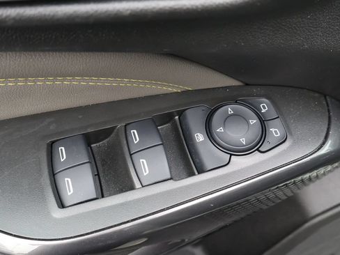 Used 2025 Chevrolet Trax ACTIV w/ Sunroof Package FWD image 13