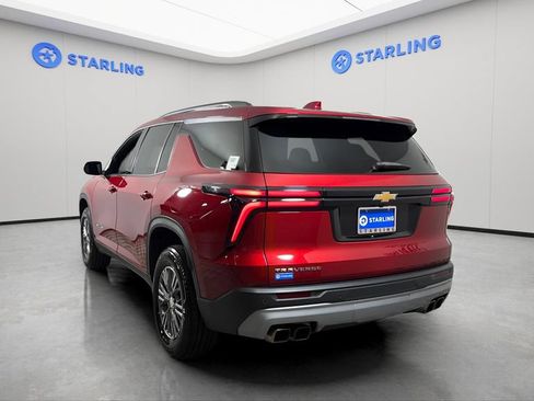 Used 2025 Chevrolet Traverse LT FWD image 7