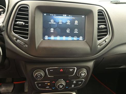 Used 2018 Jeep Compass Latitude w/ Popular Equipment Group FWD image 28