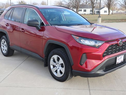 Used 2021 Toyota RAV4 LE image 3