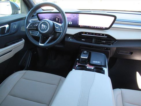 Used 2025 Buick Enclave Preferred w/ Power Package image 13