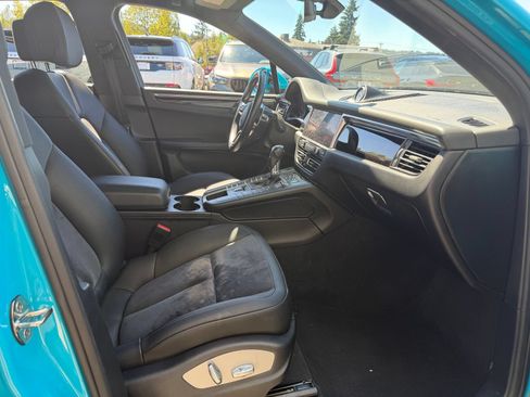 Used 2019 Porsche Macan w/ Premium Package AWD/4WD image 23