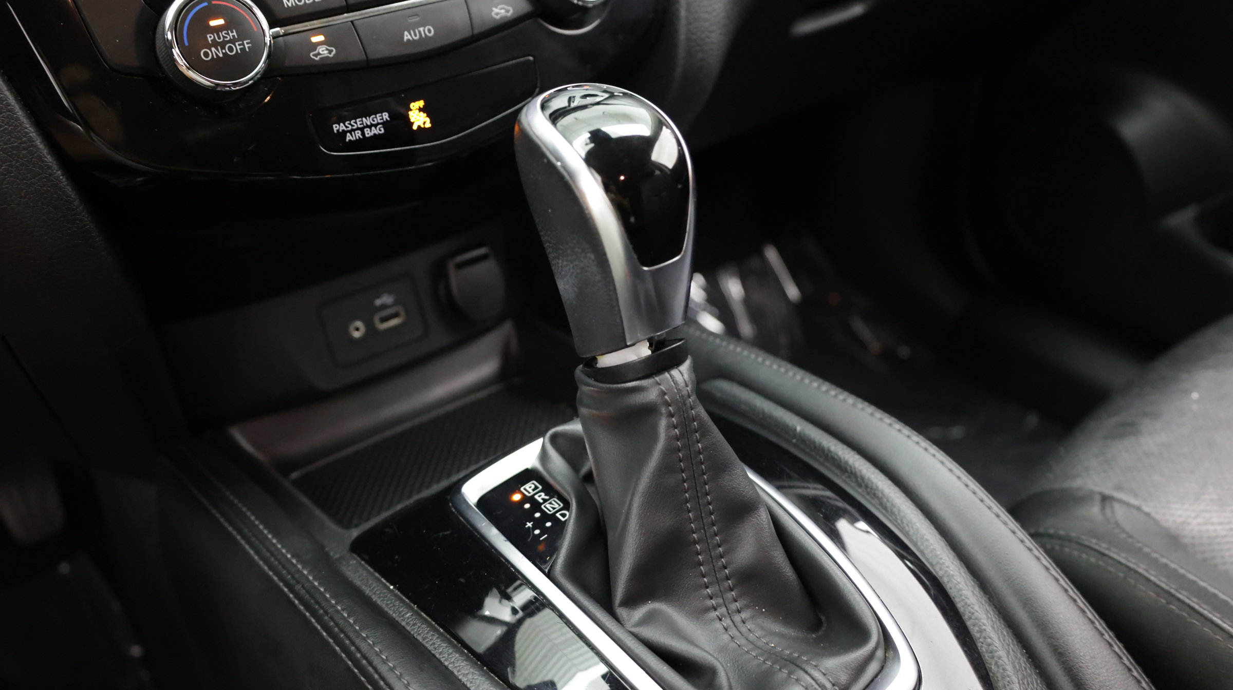 Used 2018 Nissan Rogue SL FWD image 18