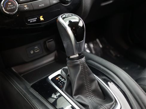 Used 2018 Nissan Rogue SL FWD image 18