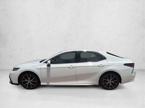 Used 2022 Toyota Camry SE FWD image 9