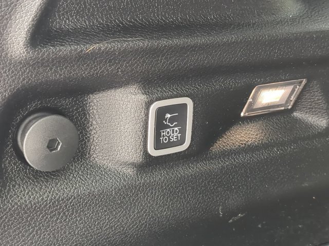 Used 2021 Jeep Grand Cherokee L Limited RWD image 15