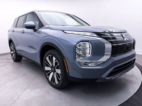 New 2026 Mitsubishi Outlander SE image 1