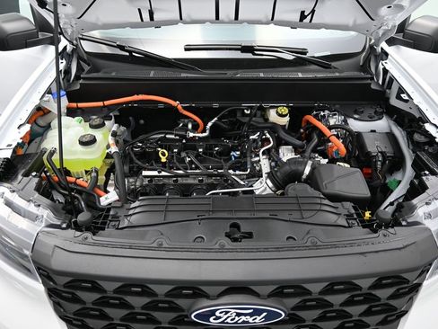 New 2025 Ford Maverick XL image 38