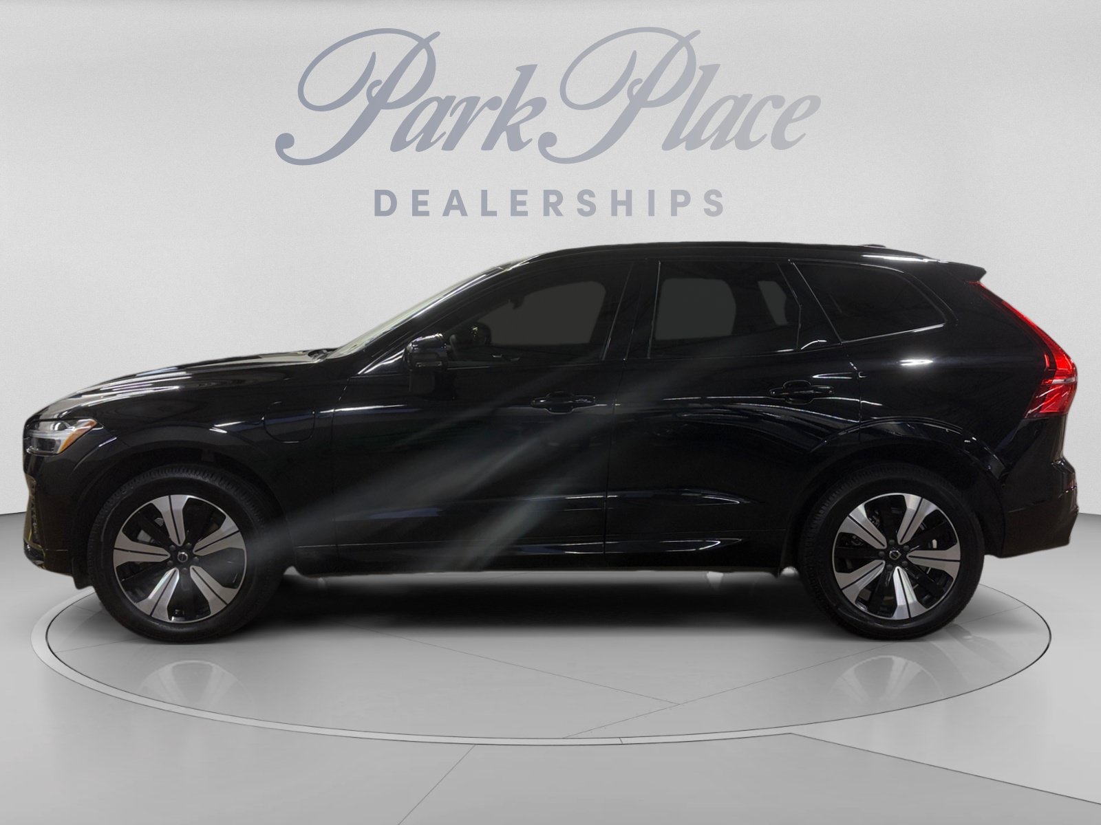Used 2024 Volvo XC60 T8 Core AWD/4WD image 2