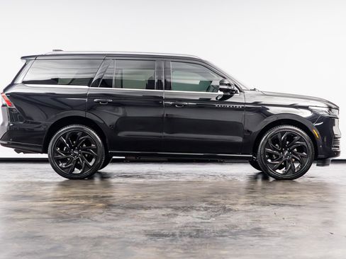 Used 2025 Lincoln Navigator Black Label AWD/4WD image 22