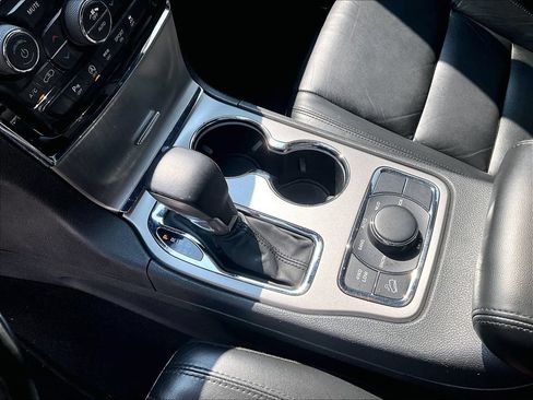 Used 2019 Jeep Grand Cherokee Limited AWD/4WD image 16