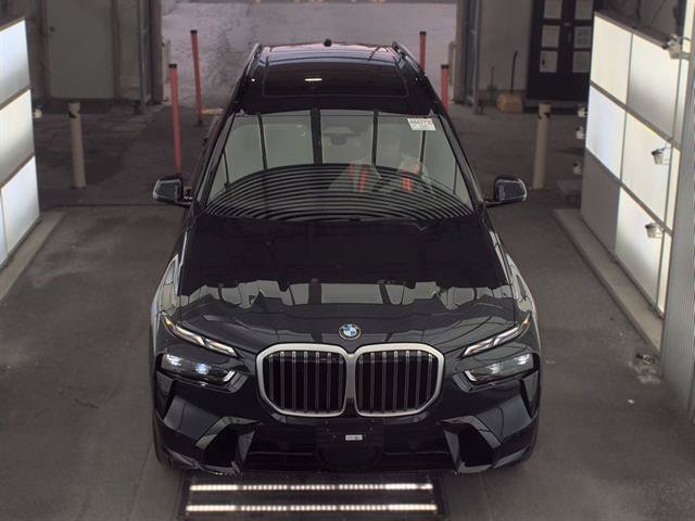 Used 2026 BMW X7 xDrive40i AWD/4WD image 3