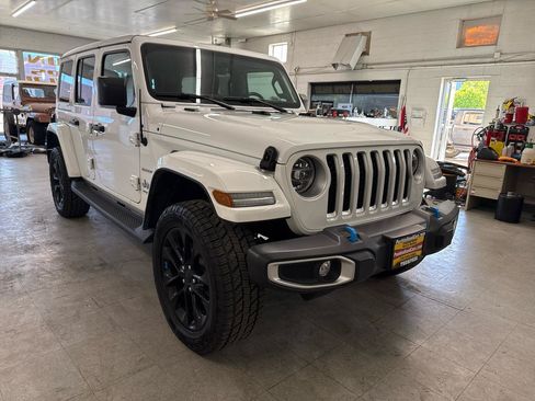 Used 2022 Jeep Wrangler Unlimited Sahara w/ Cold Weather Group AWD/4WD image 77