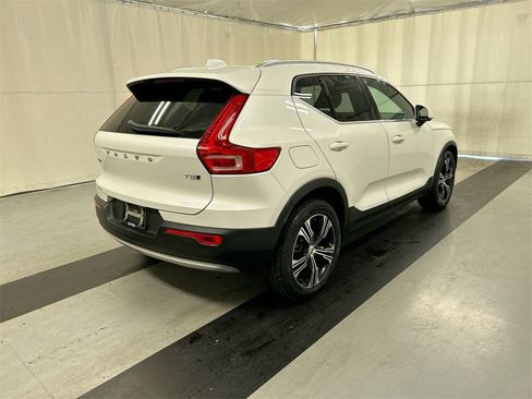 Used 2022 Volvo XC40 T5 Inscription w/ Advanced Package image 2