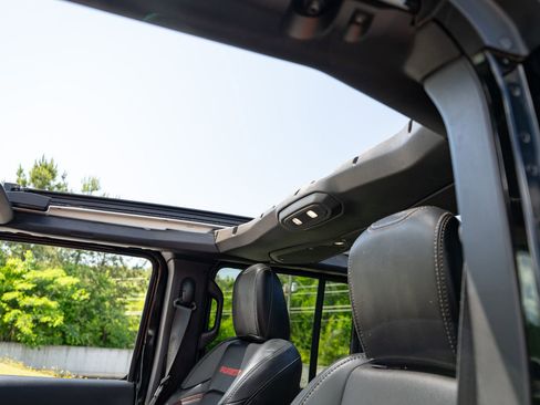 Used 2024 Jeep Wrangler Unlimited Rubicon AWD/4WD image 16